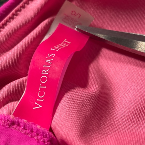 Victoria’s secret’s bikini triangle halter top L and bottoms M - Picture 4 of 10